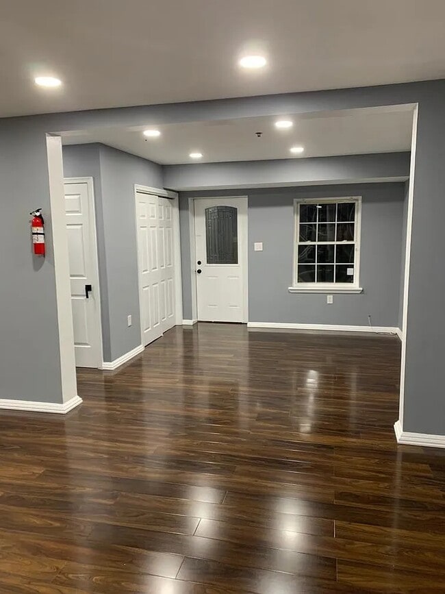 Building Photo - 471 Manila Ave