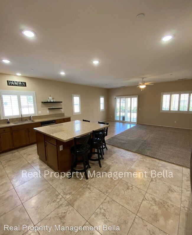 Building Photo - 4 br, 2 bath House - 34108 Silktassel Rd