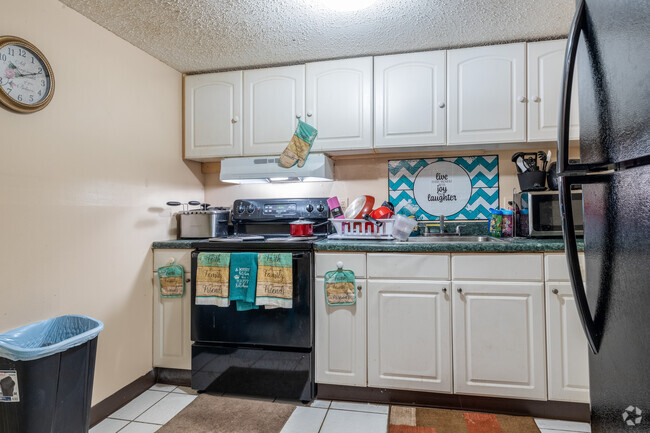 2HAB, 1BA - 730 ft² - Altamonte Terrace