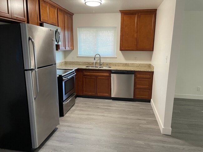 Building Photo - 1098 Wayland Ave