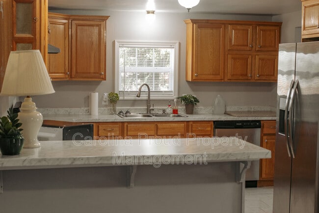 Building Photo - 741 Cindas Ln