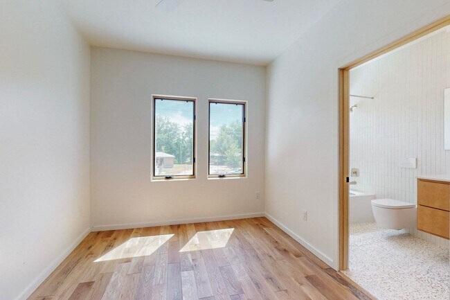 Building Photo - North Valley Fabulous 2018/sf 2 Bedroom  2.5 Bath  with Garage