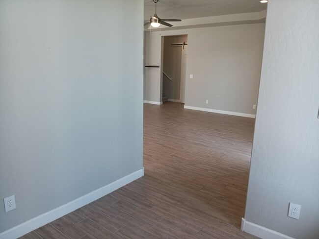 Building Photo - Stunning 4-bedroom, 3.5-bathroom home loca...