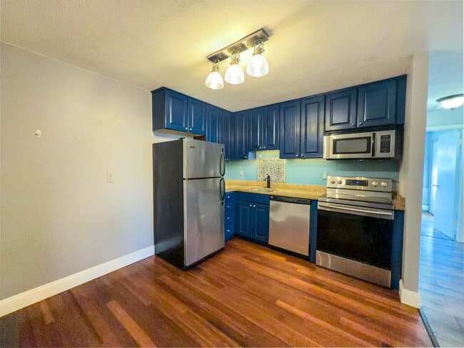 Building Photo - 31 Andrew St