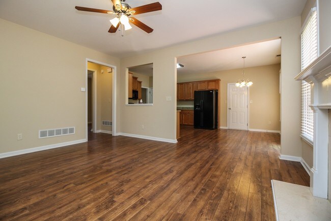 Building Photo - 357 Laurel Glen Xing