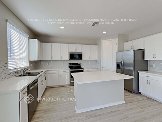 Building Photo - 35893 W San Clemente Ave