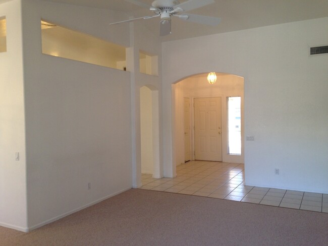 Foto del edificio - Chandler 4 Bed, 2 Bath Single Level Home w...