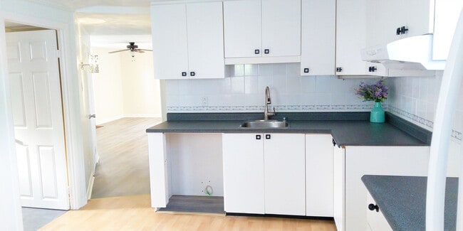 Building Photo - 240 Rue Jogues