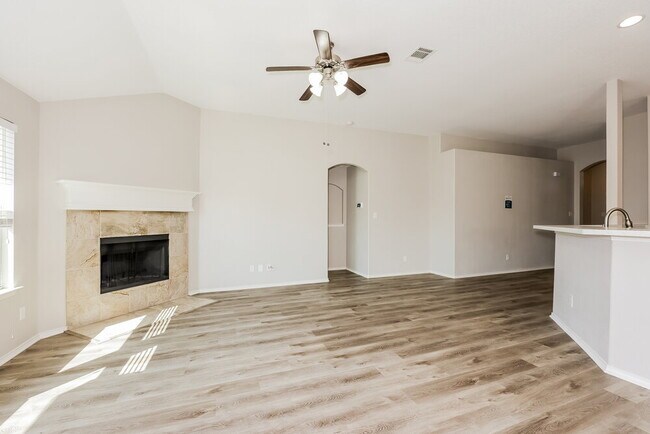 Foto del edificio - 2504 Wakecrest Dr