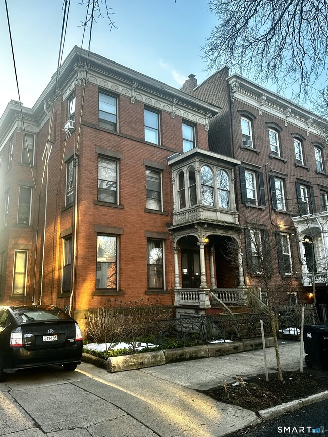 Building Photo - 95 Olive St