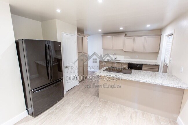 Foto del edificio - 2533 E Blanche Dr