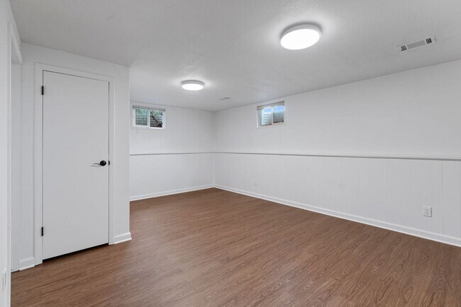 Foto del edificio - Students Welcome! Spacious 5 Bedroom Home in West Fort Collins