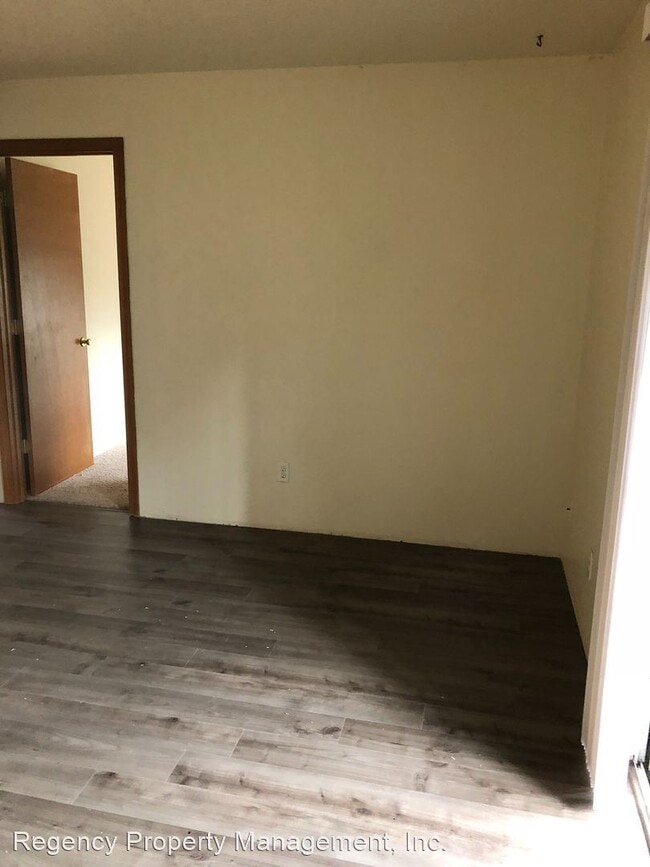 Building Photo - 2 br, 1 bath House - 4950 SW 45th Ave #1