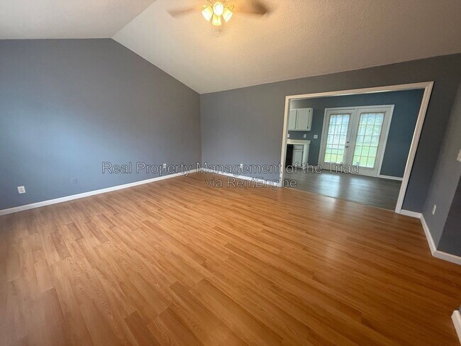 Foto del edificio - 208 Hammond Dr