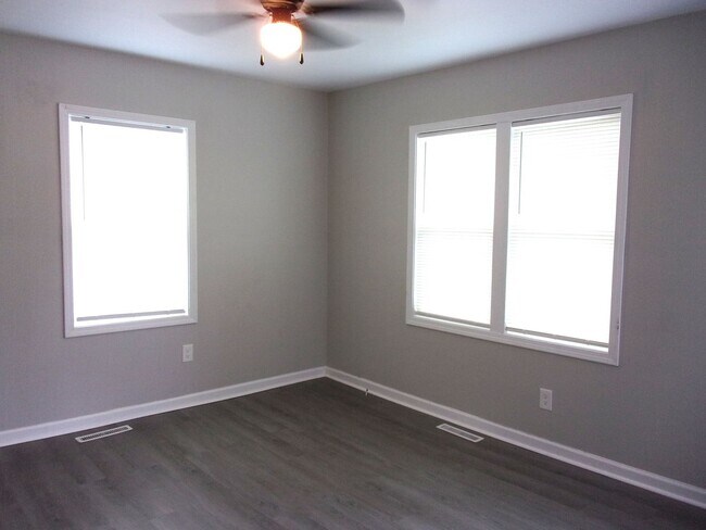 Building Photo - Beautifully Renovated 2 Bedroom 1 Bath Brick Home