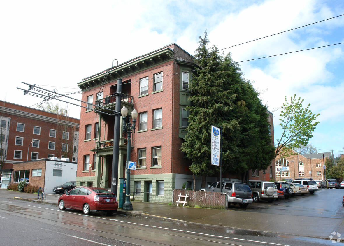 Primary Photo - Pine Cone Apartments