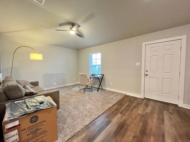 Foto del edificio - 3 Bedroom/2 Bath Escalera Subdivision