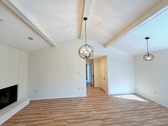 Foto del edificio - 2 Bedroom Ground Floor Condo- Updated near...