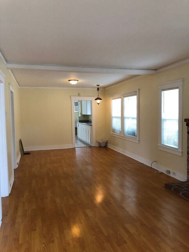 Foto del edificio - Available Now: 3 Bedroom 1 Bath House