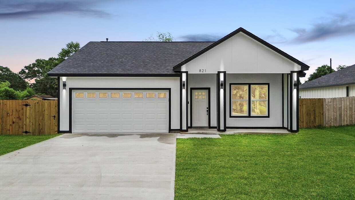 Foto principal - 821 Empire St