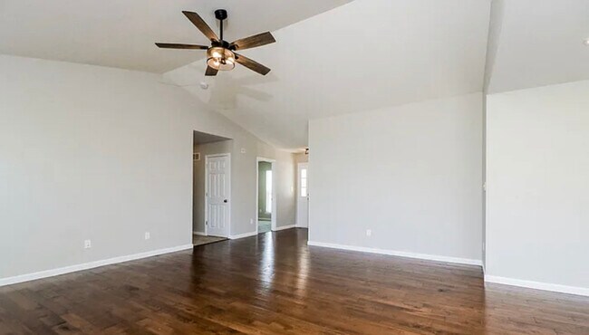 Building Photo - 443 Charlestowne Place Dr