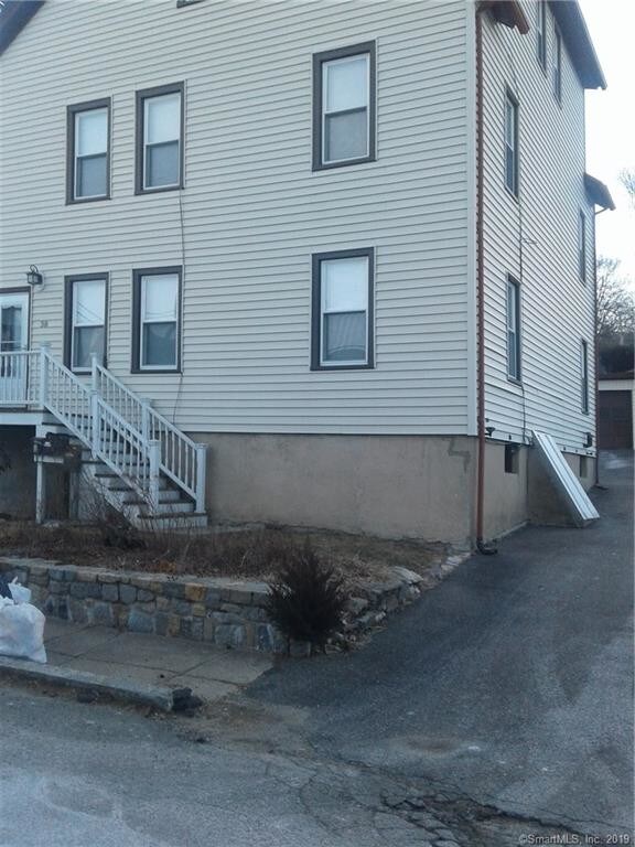 38 N Spring St Unit 2 Ansonia Ct 06401 Apartment For Rent In Primary Photo 38 N Spring St
