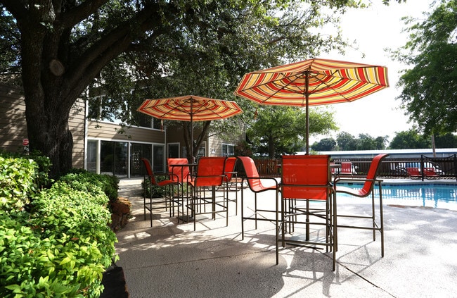 Pool Bistro Seating - Brittany Square Apartments