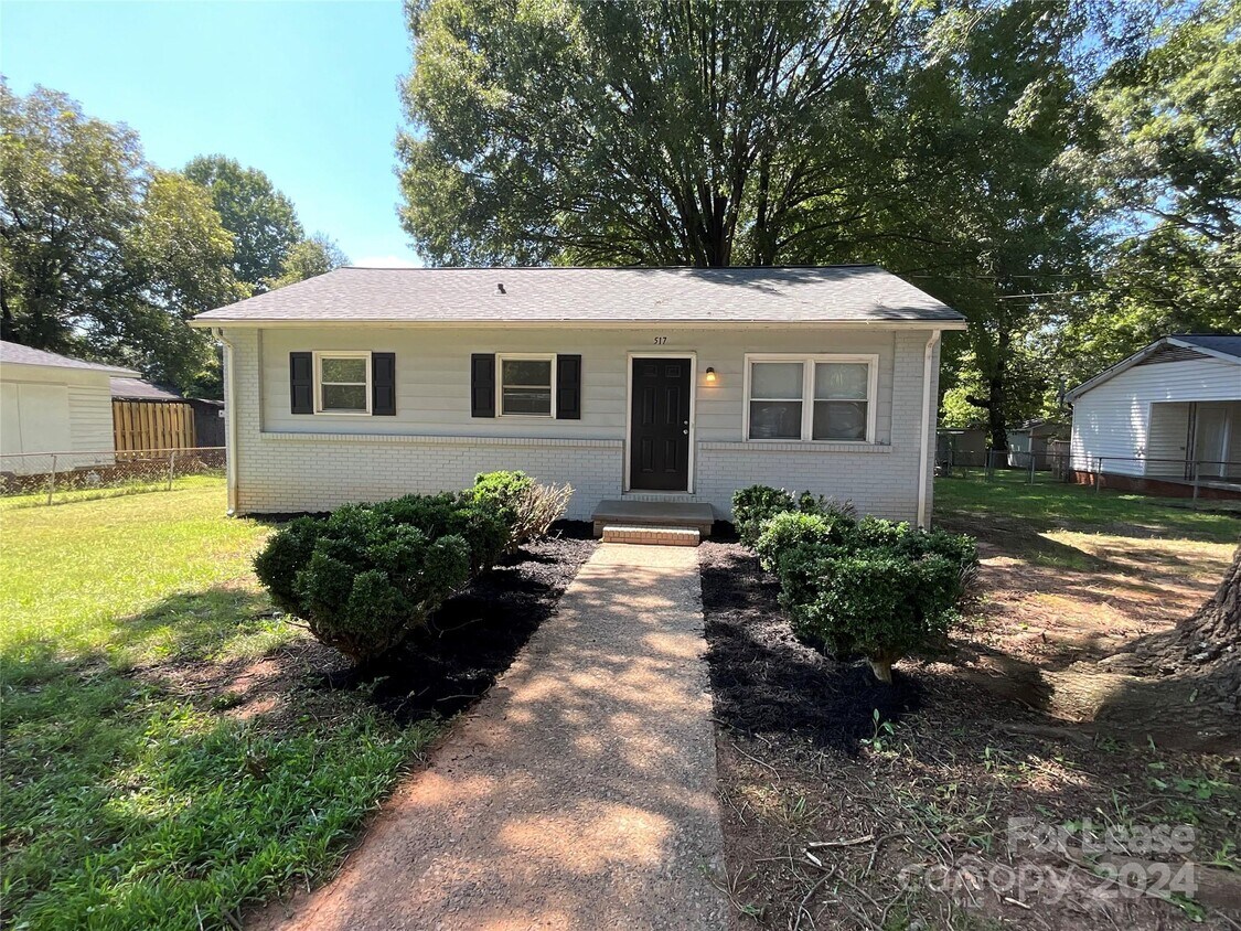 Primary Photo - 517 N Miller Ave
