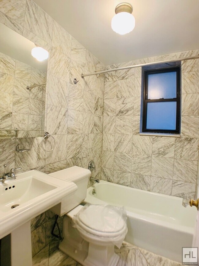 Building Photo - EAST 10 STREET