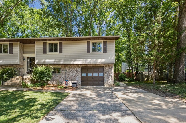 Building Photo - Gorgeous Single Family Home!