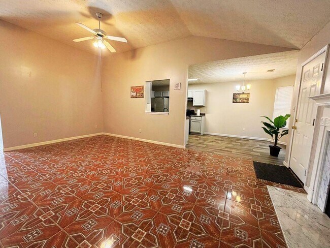 Building Photo - 5410 Twin Lakes Dr