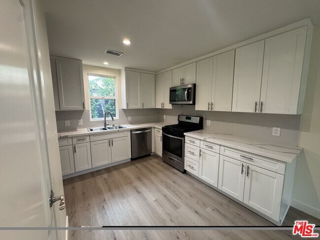 Foto del edificio - 3116 W 81st St