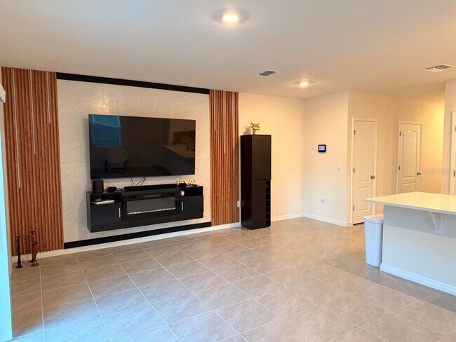 Building Photo - 2333 Penguin Blvd