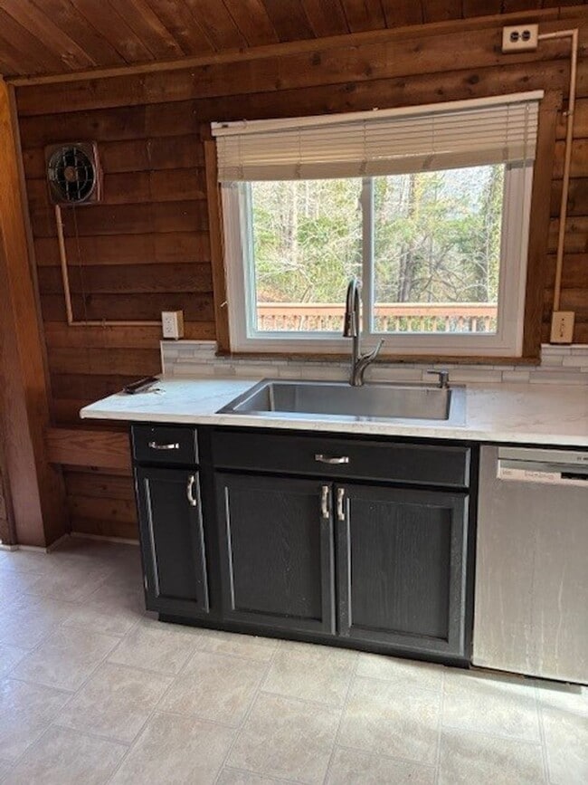 Foto del edificio - LAKE FRONT PARADISE