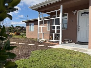 Building Photo - 1143 Hackamore Rd