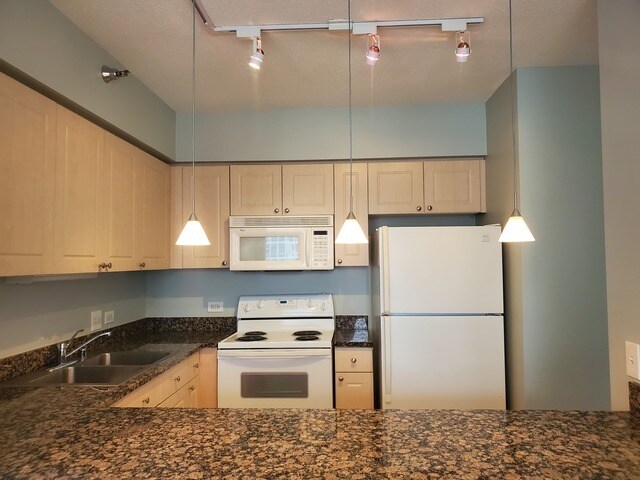 Building Photo - 512 N McClurg Ct
