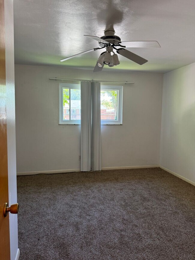 Foto del edificio - Euclid 2 Bedroom Townhome