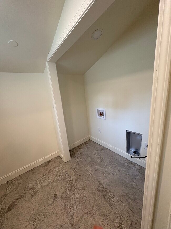 Building Photo - 211 Dartmouth-