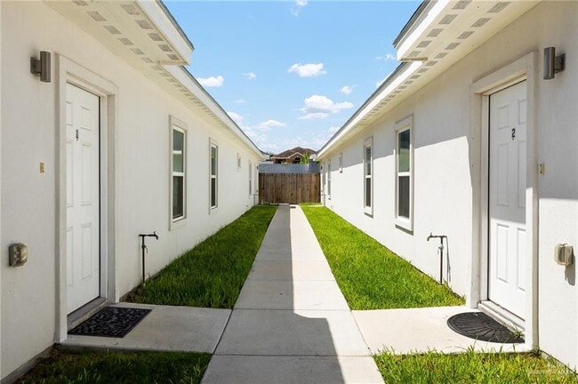 Building Photo - 4709 Magnolia Ave