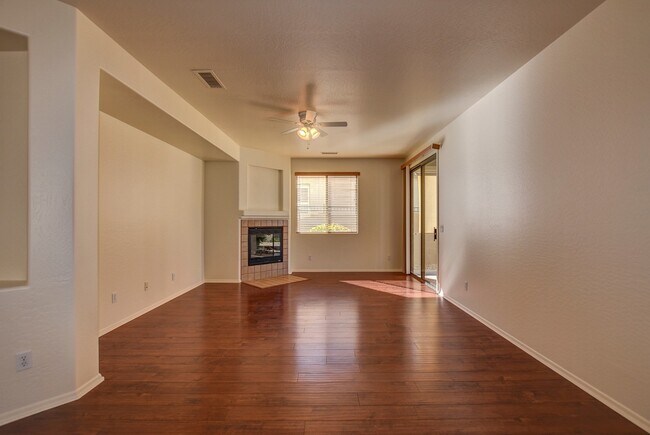 Foto del edificio - Upgraded 3 bed 2 bath StoneRidge Beauty!