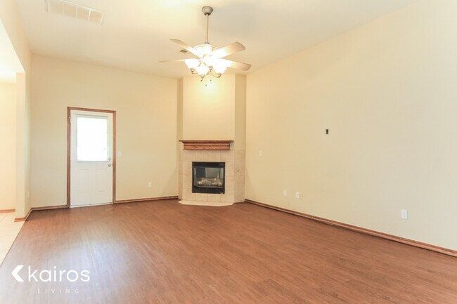 Foto del edificio - 521 SW 163rd Street