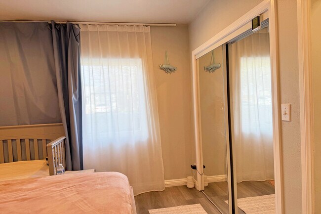 Foto del edificio - 1245 N Orchard Dr