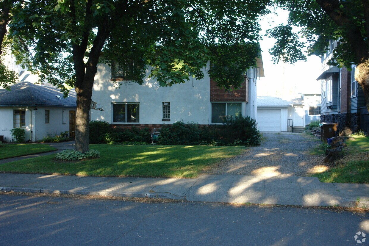 Building Photo - 1227 S Division St