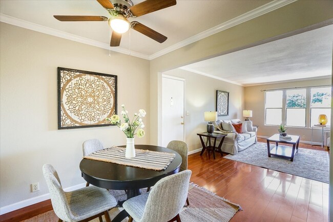 Building Photo - 250 Chilpancingo Pkwy