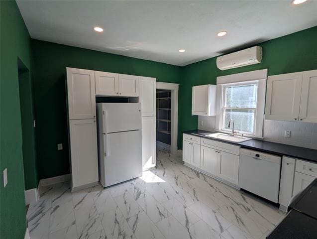 Building Photo - 4526 Reiger Ave