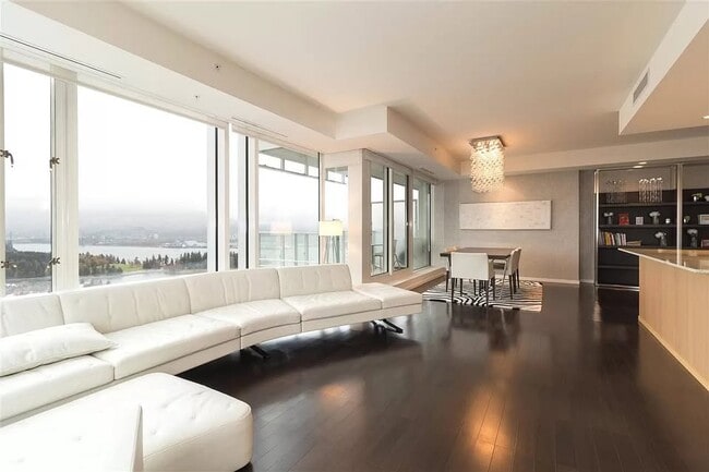 Building Photo - 1011 Cordova St W