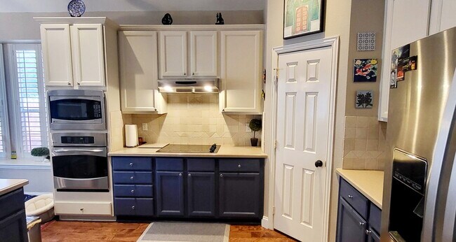 Foto del edificio - 8600 Ironwood Dr