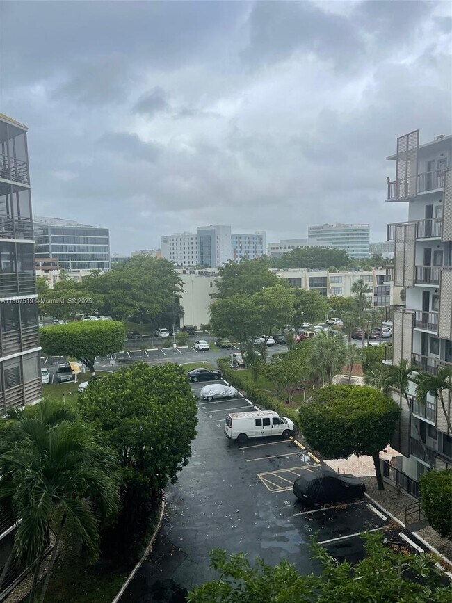 Foto del edificio - 20400 W Country Club Dr