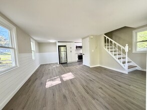Building Photo - 131 N Ridgeland Rd
