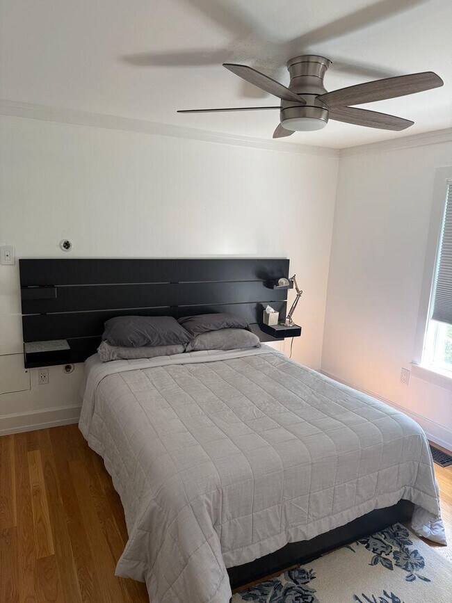 Foto del edificio - 422 Canterbury Ct NW